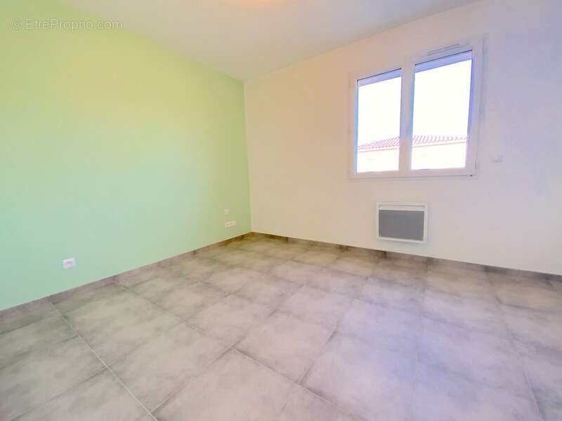 Maison à LA ROQUETTE-SUR-SIAGNE