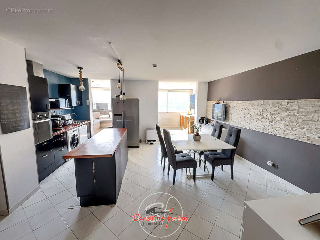 Carros beau duplex de 4 pièces avec vaste terrasse et garage. - photo 4