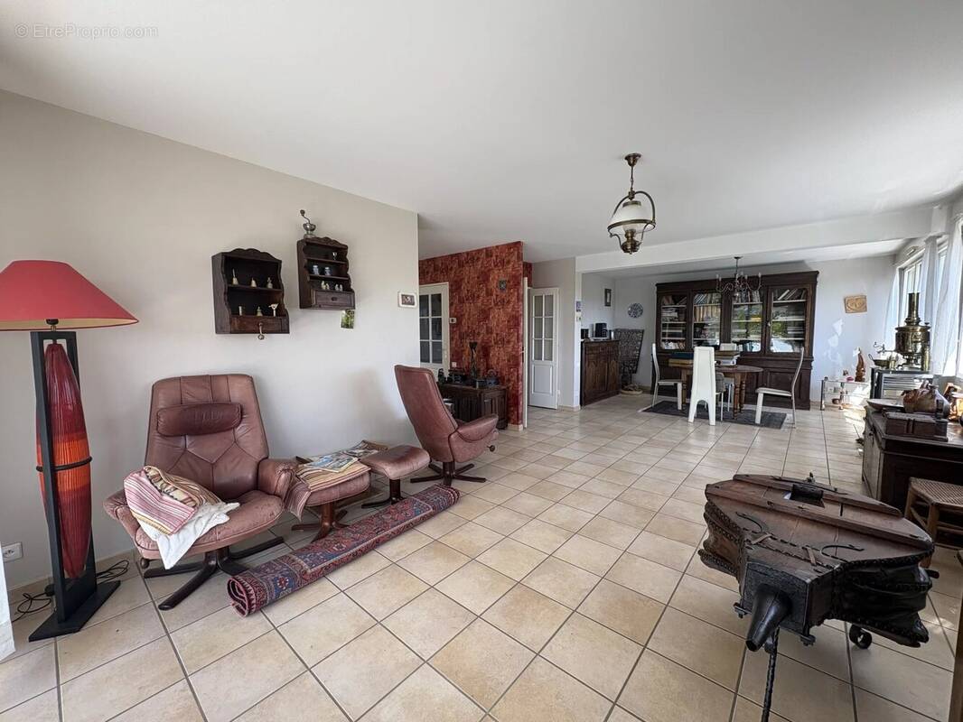 Appartement T5 avec terrasse, Secteur prisé de Saint-Priest-en-Jarez - photo 3