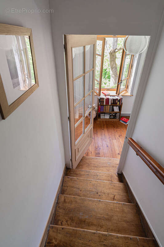 Maison de caractère familiale 6 chambres + bureau avec jardin à Neuville-sur-Saône - photo 17