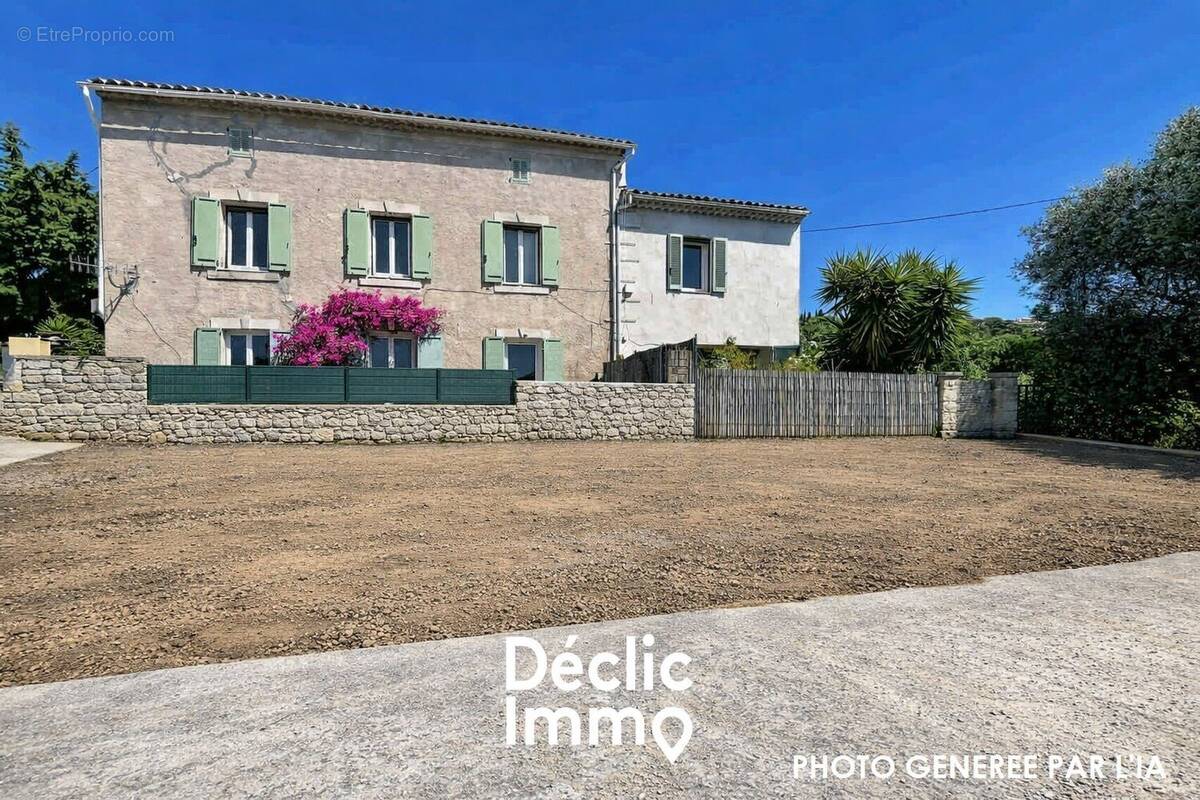 Maison à CHATEAUNEUF-GRASSE