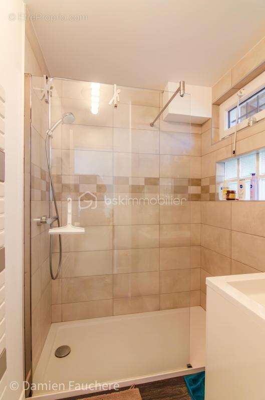 Maison familiale de plain-pied majoritairement avec véranda et jardin au calme ! - photo 16
