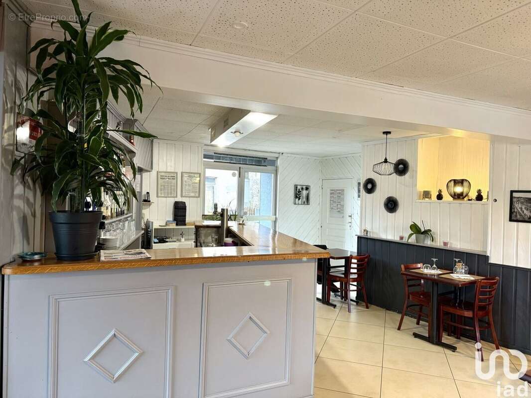 Photo 5 - Commerce à UCEL