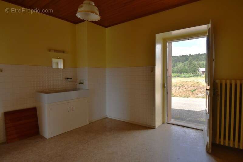 Bâtisse en pierres à TENCE / terrain de 857m² - photo 10
