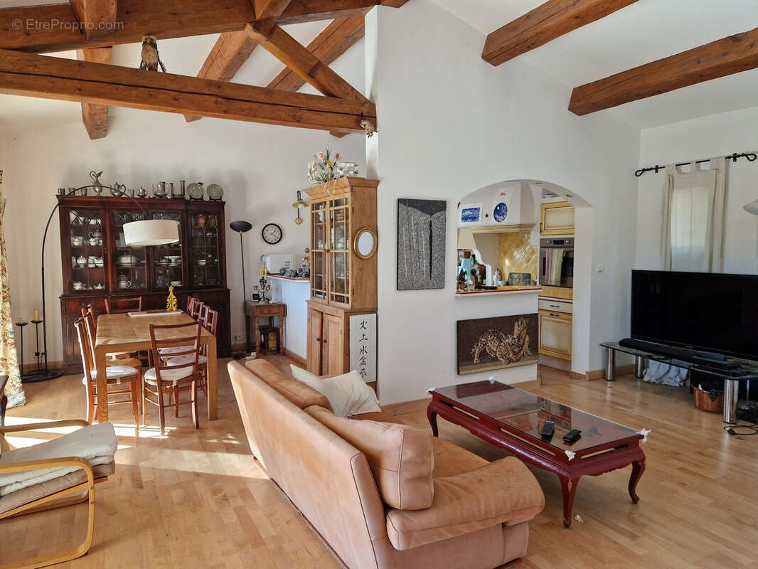 Maison à LE REVEST-LES-EAUX