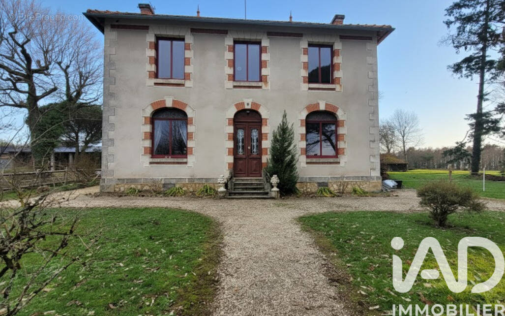 Photo 1 - Maison à SAINT-MARTIN-D'ARY