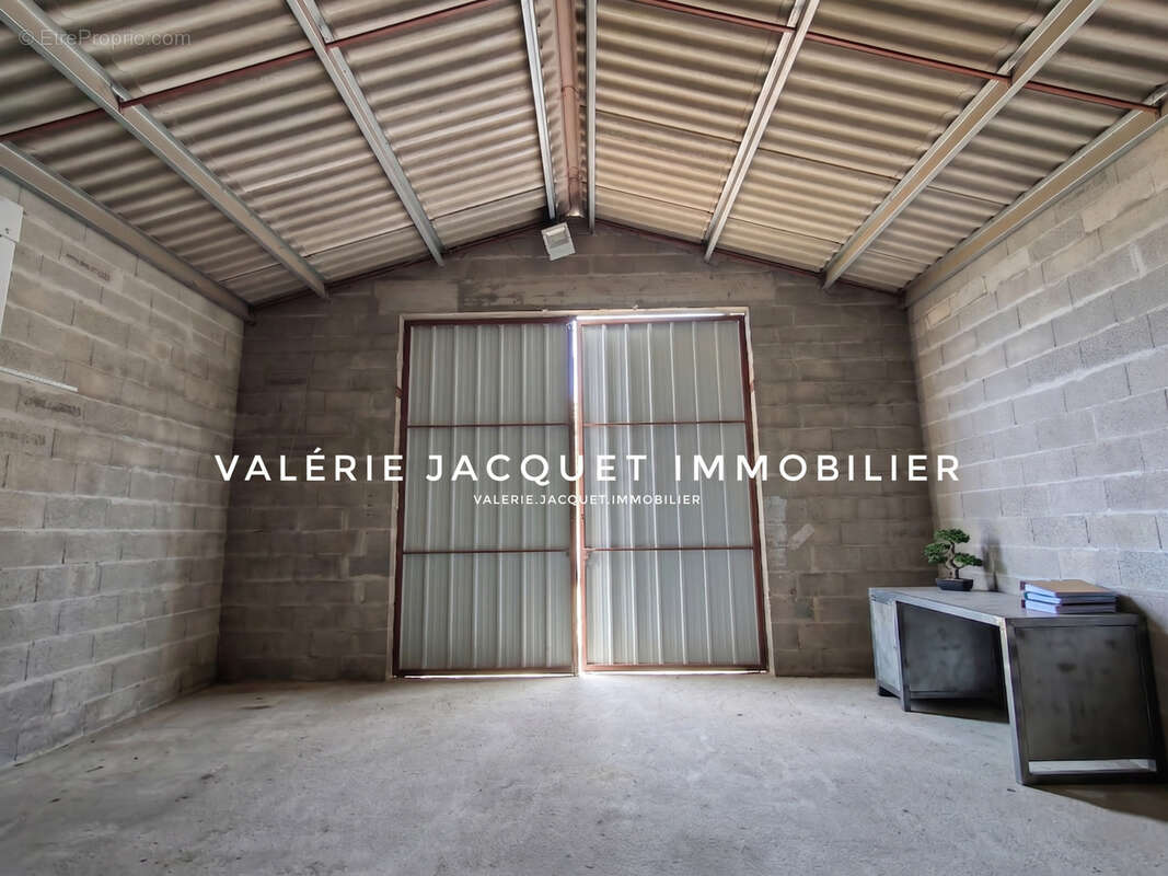 Maison récente avec bâtiment professionnel de 100 m2   Idéal artisan, entrepreneur ou collectionneur - photo 4