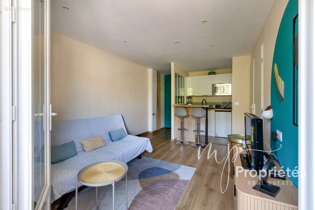 Appartement à BORMES-LES-MIMOSAS