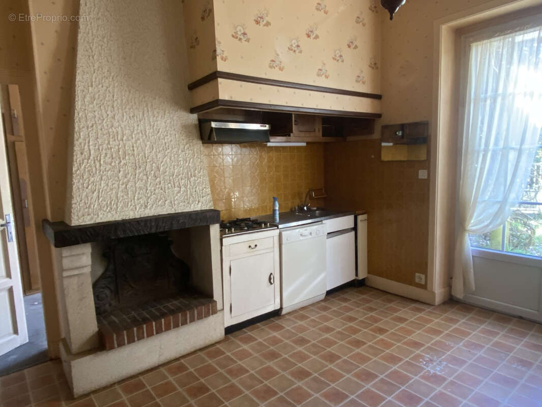 Maison à ARNAC-POMPADOUR