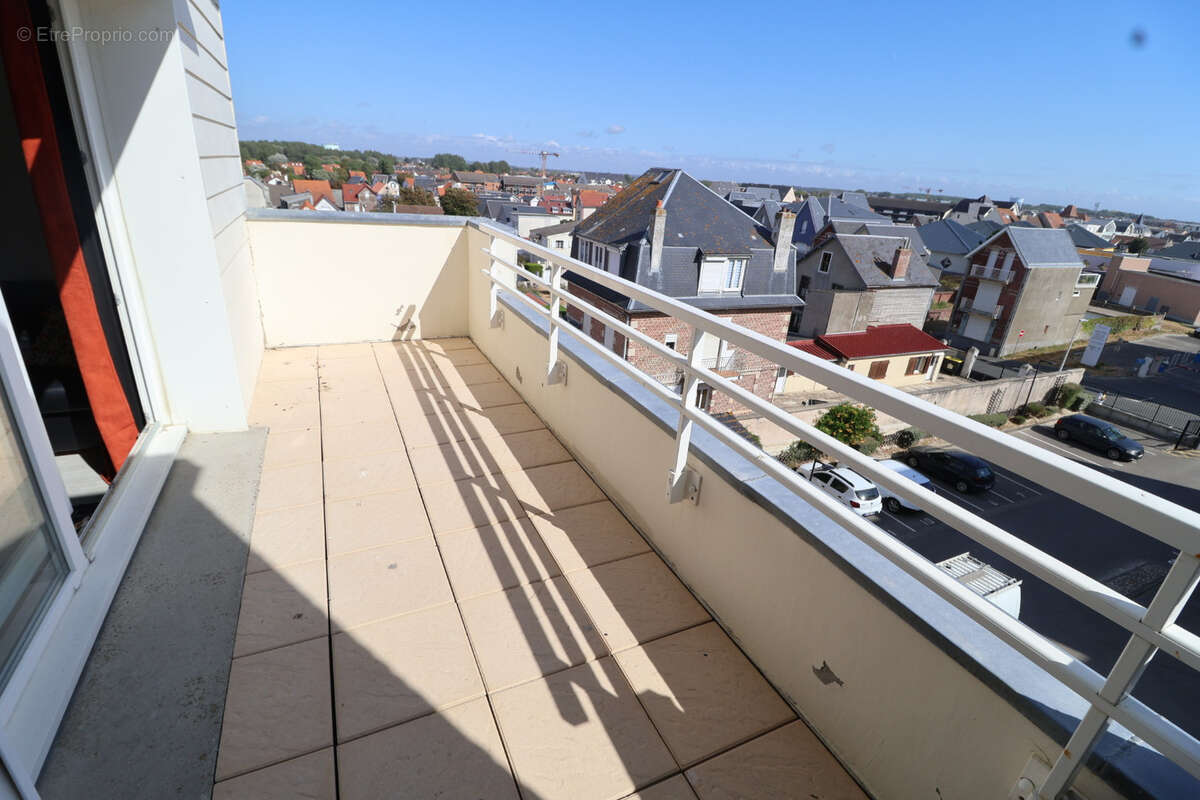 A proximité immédiate de la plage à BERCK-SUR-MER superbe 4 pièces en duplex avec 3ch 2sdb et parking souterra - photo 2