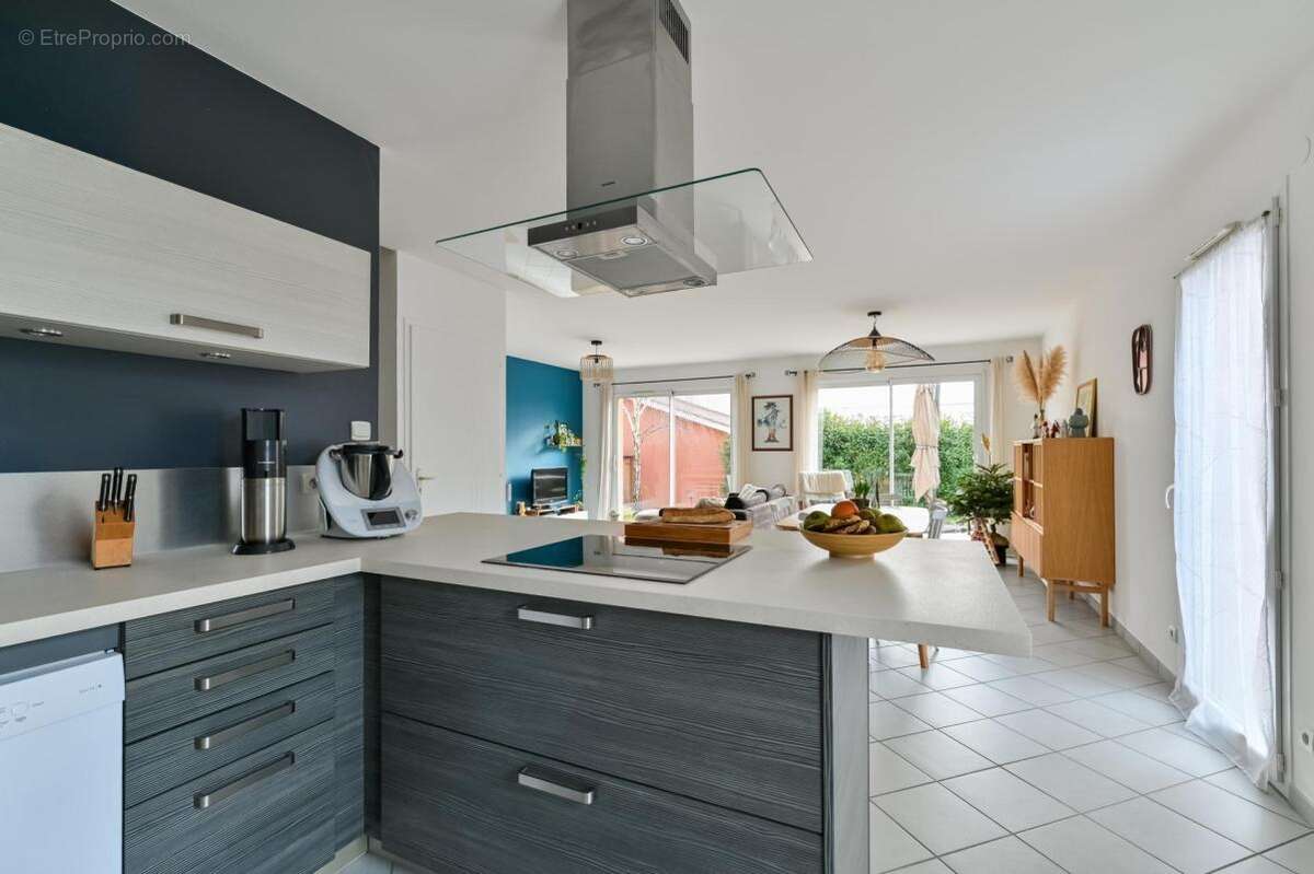 Maison à GREZIEU-LA-VARENNE