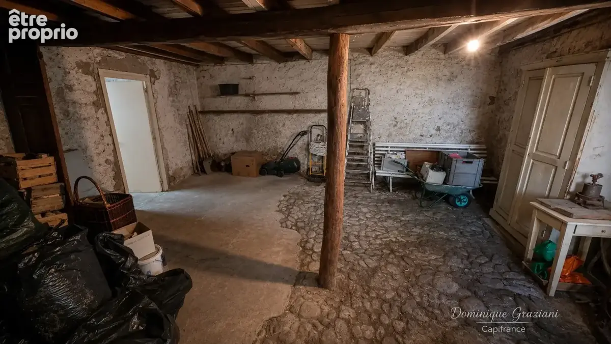 BAS DE MAISON DE 152 M2 avec jardin privatif, 4 chambres ,Centre bourg d'Aurec sur Loire - photo 14