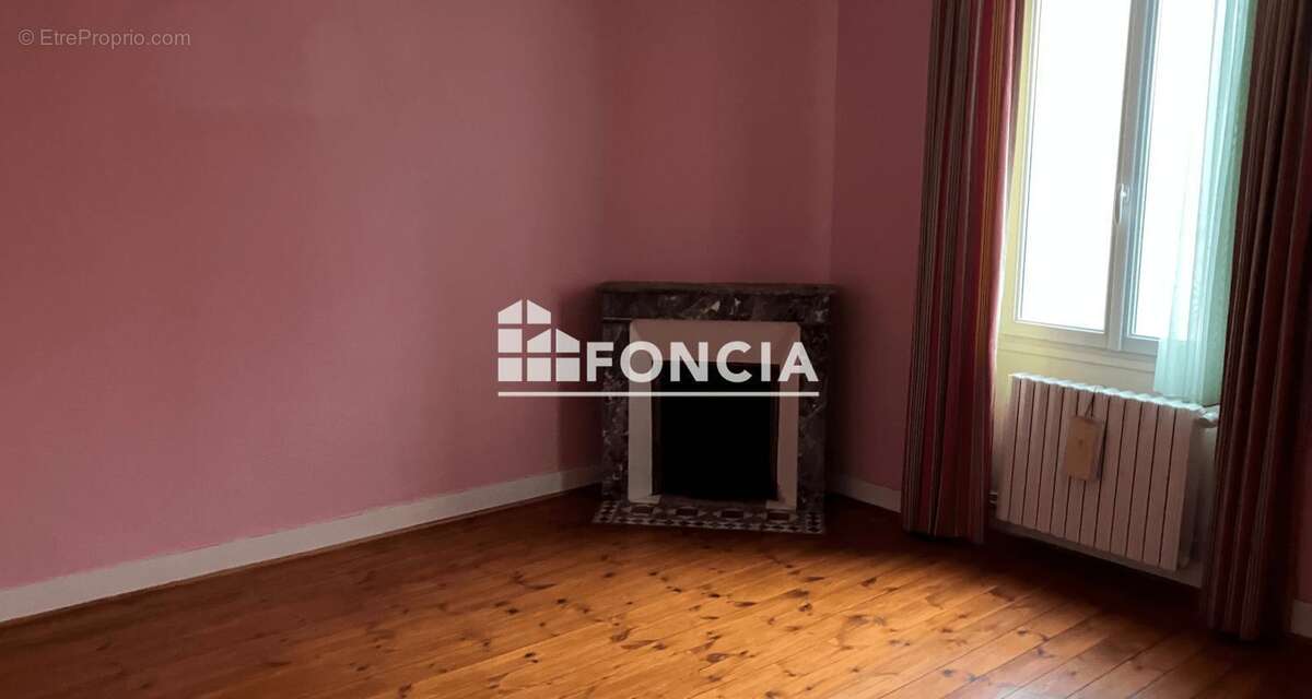 Maison à SAINT-YRIEIX-SUR-CHARENTE