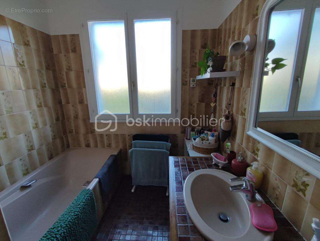 Maison à VILLENEUVE-L&#039;ARCHEVEQUE