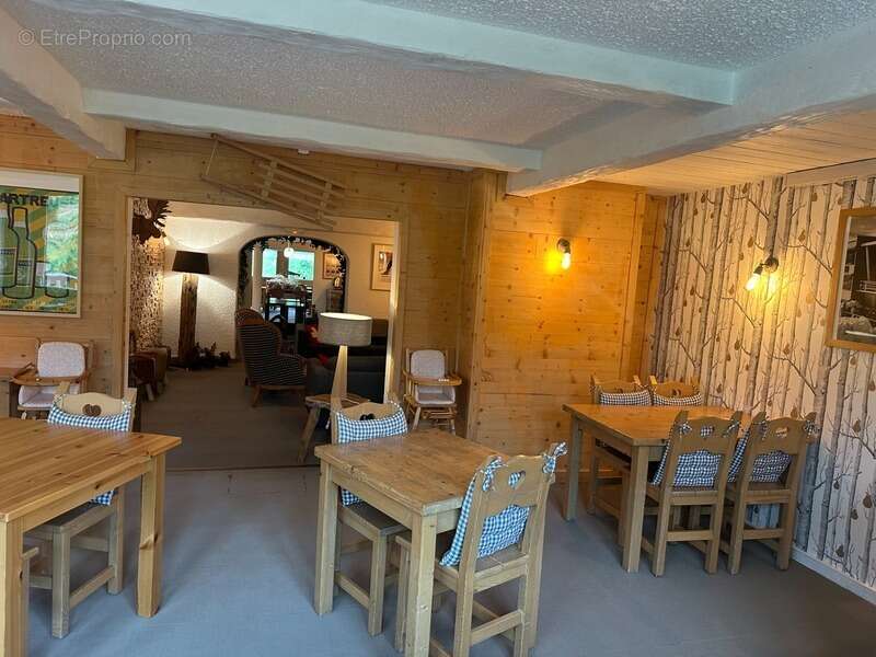 Commerce à LES MARCHES