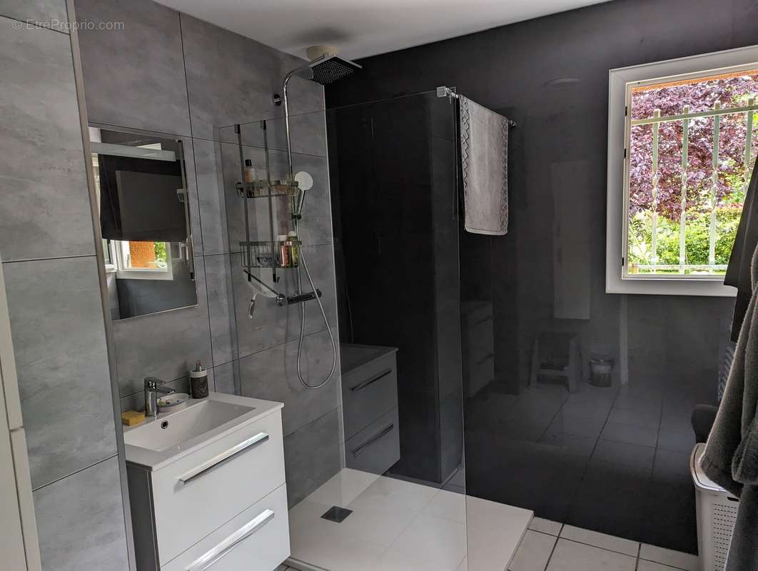 15 min Riom, 5 min Aigueperse à EFFIAT. Pavillon d'environ 92 m² - photo 5