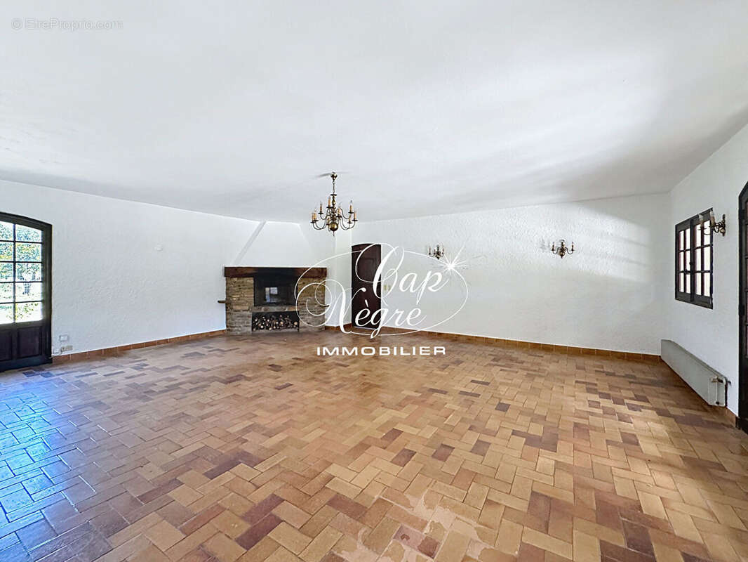 Maison de type 7/8 pièces à vendre à Bormes Les Mimosas - photo 5