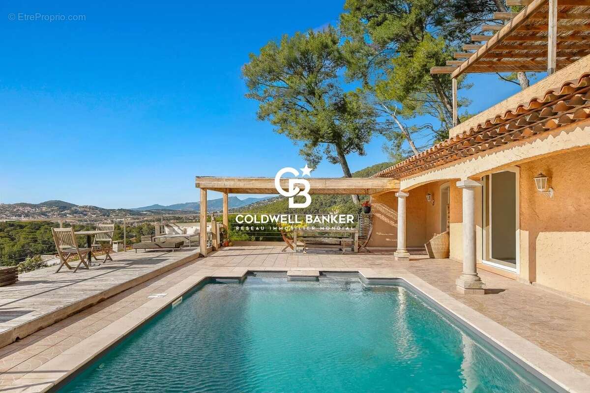 Maison à CARQUEIRANNE