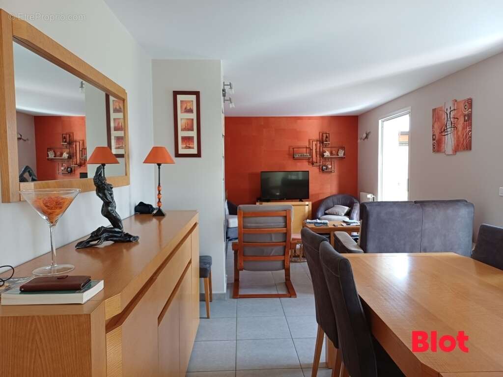 Maison à DOMAGNE