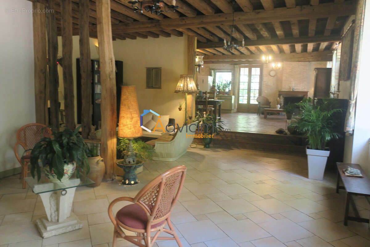 Maison 240 m² à Meung-Sur-Loire  - photo 3