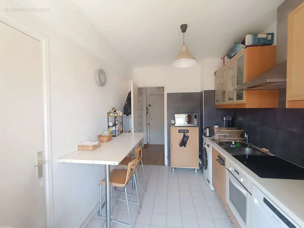 Appartement à SAINT-LAURENT-DU-VAR
