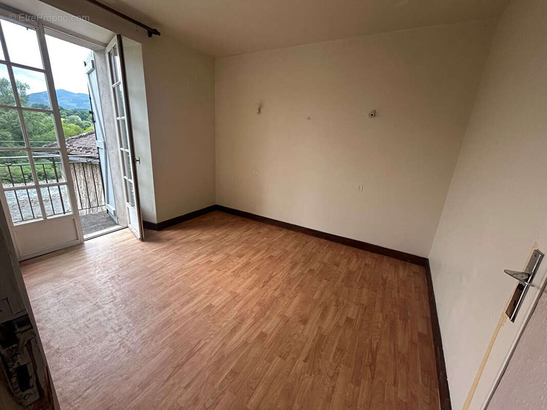 Appartement à TARDETS-SORHOLUS