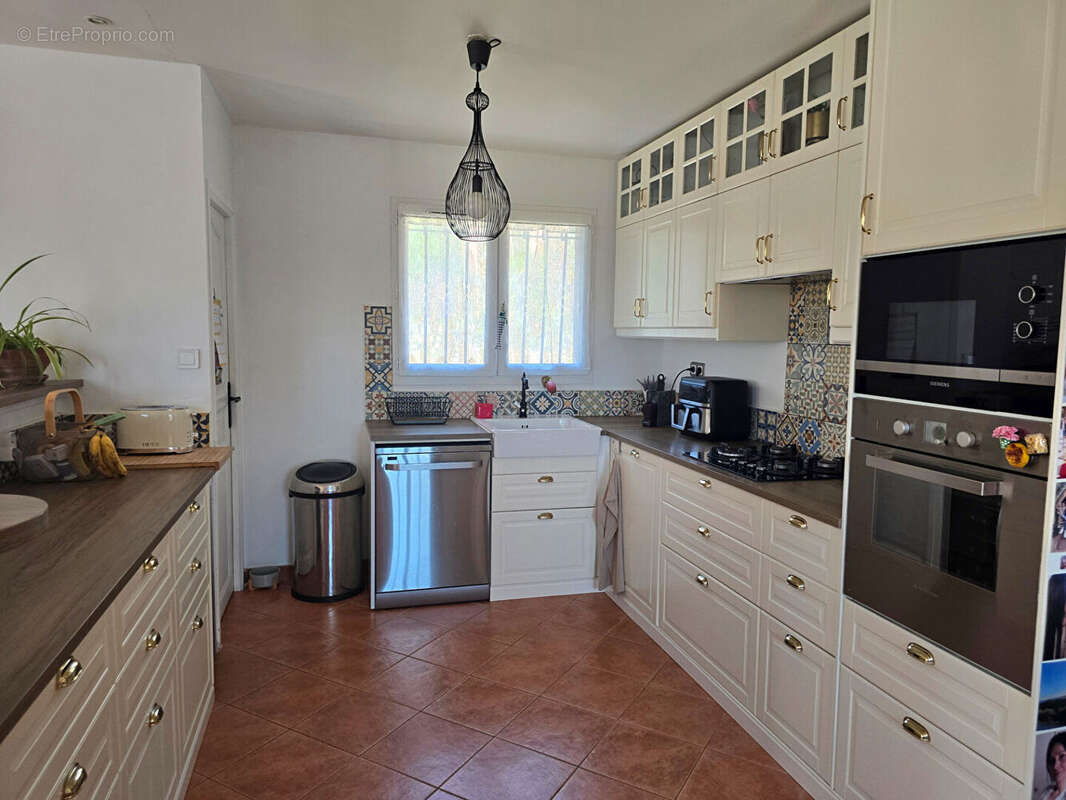 LA BOUILLADISSE - Villa T5/6 de 145m² s/ 1297m² de jardin - photo 6