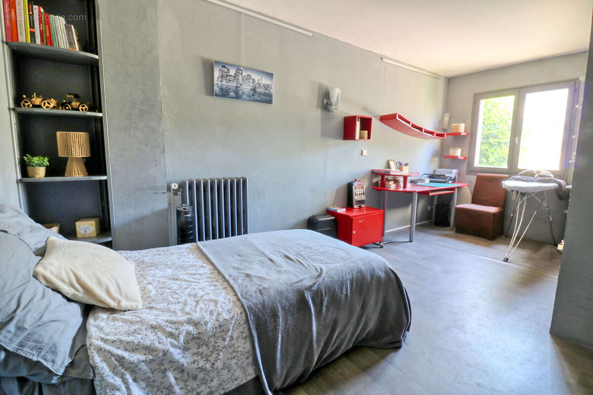 Maison Antony 10 pièce(s) - 5 chambres - 2 bureaux + dépendance - DPE C - photo 13