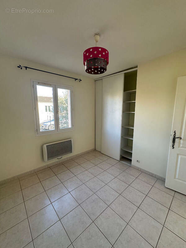 Saint Etienne du Grès : Villa de plein pied, 3 chambres, terrain 420m² - photo 14