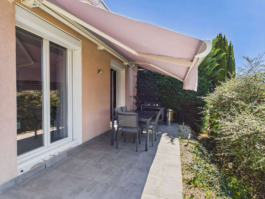 Maison à MONTROND-LES-BAINS