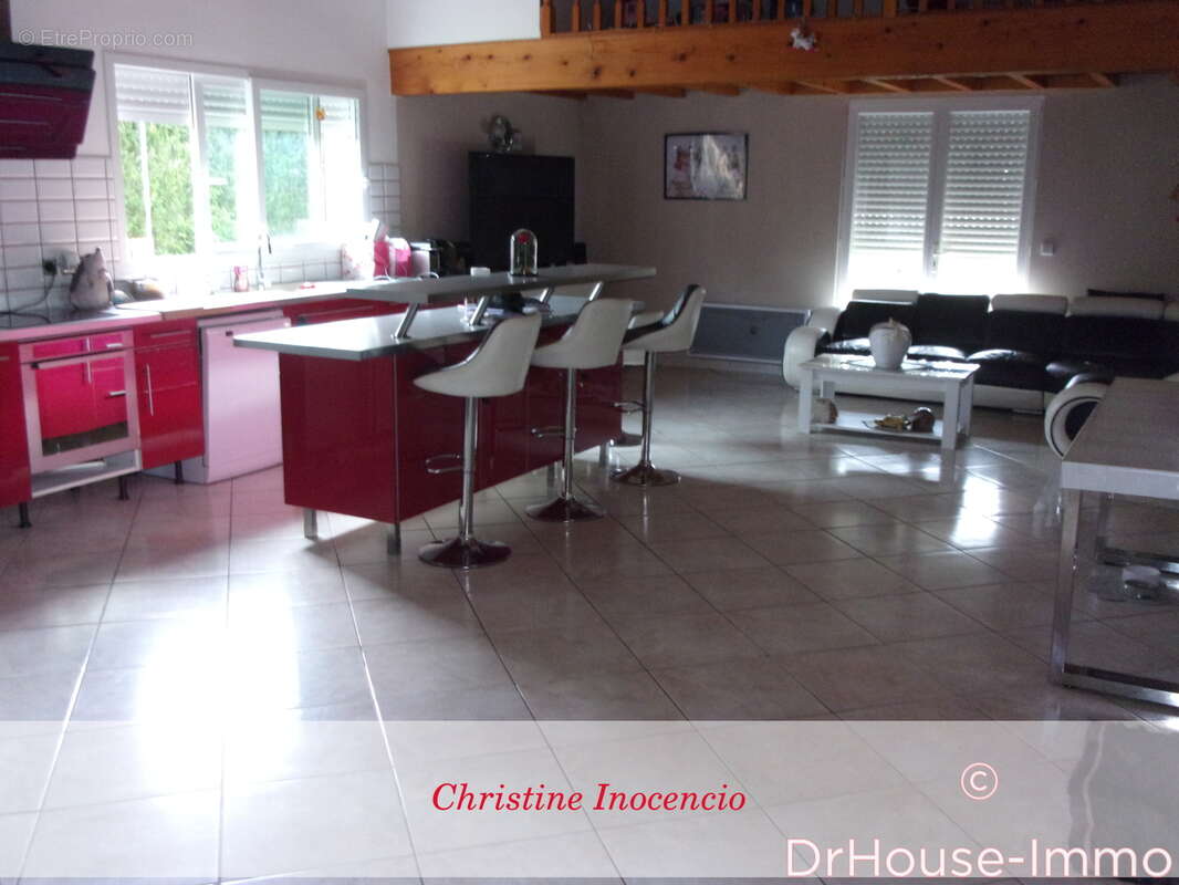Maison 169 m² à Reignac  - photo 25