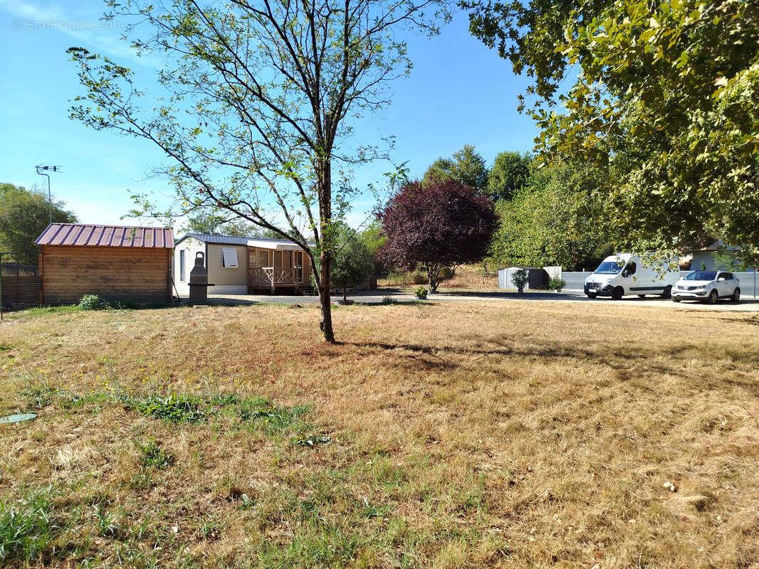 Terrain à MENESPLET