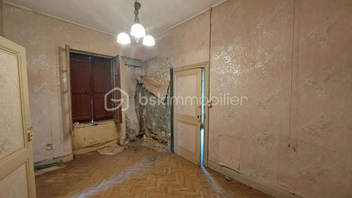 CAUDECOSTE – Maison de bourg T4 à rénover avec garage et patio - photo 9