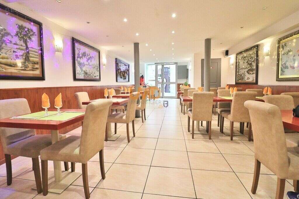 Commerce à SAINT-MAXIMIN-LA-SAINTE-BAUME