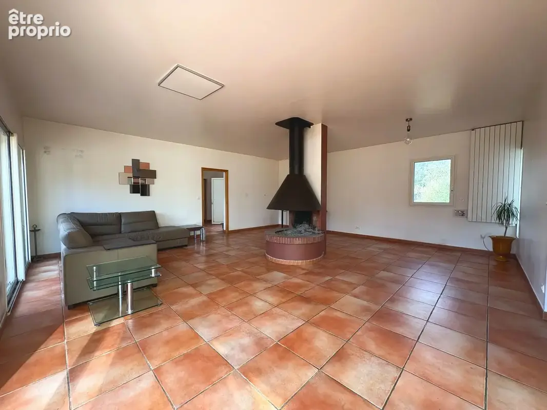 Villa avec piscine sur 5 000 m2 de terrain - photo 17