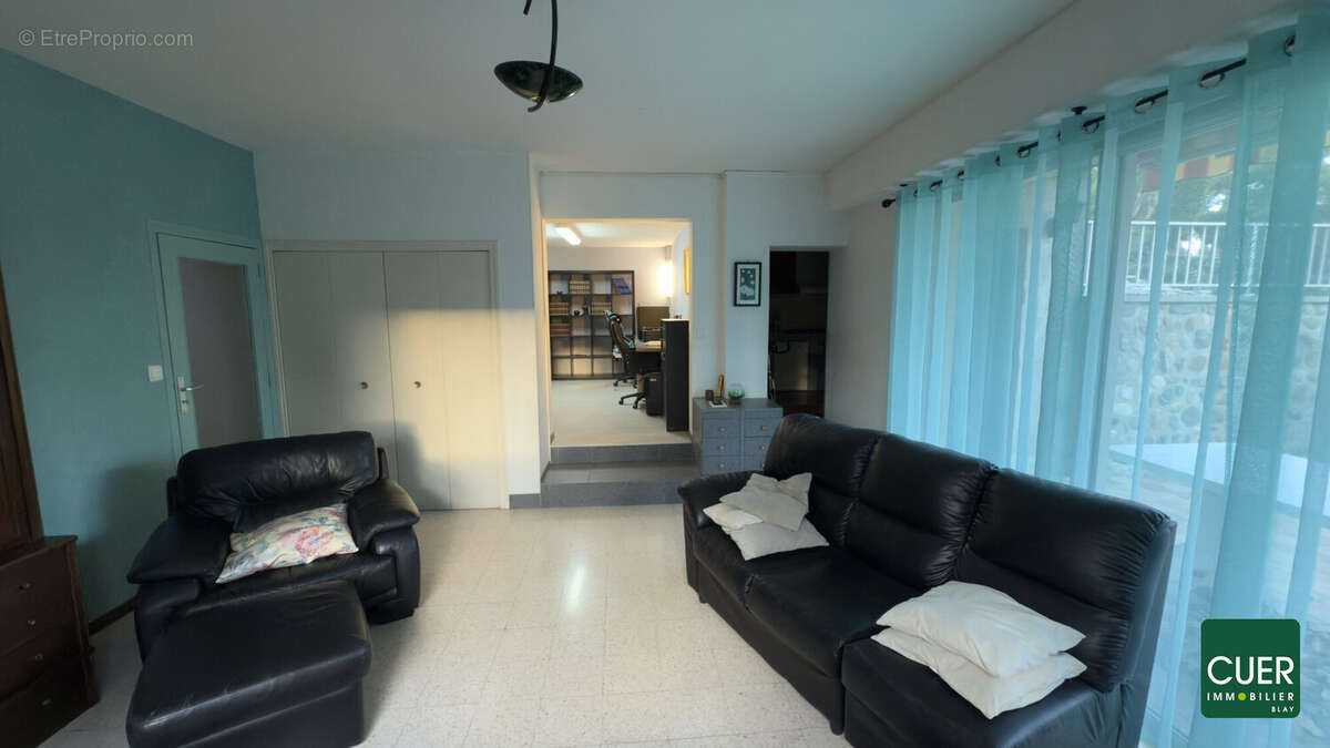 Maison à LA ROCHE-DE-GLUN