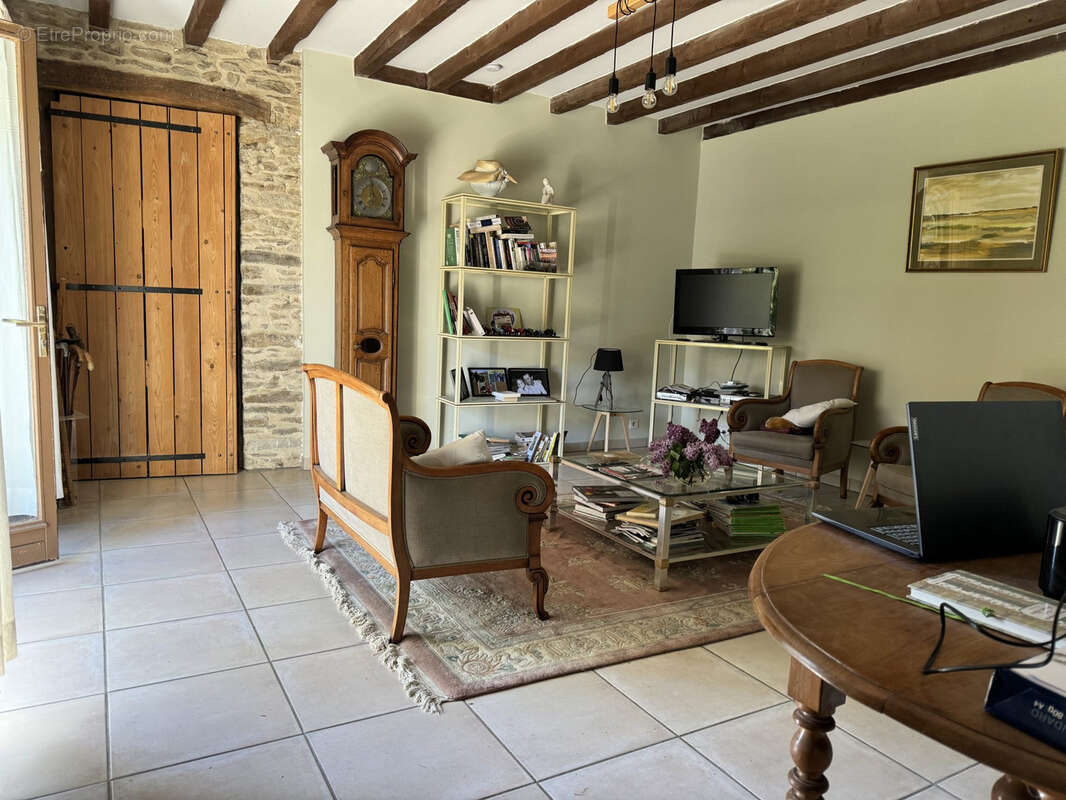 Propriété rurale   6,9 ha avec maison de 170 m2, petit studio et piscine (Boussac-Bourg) - photo 5