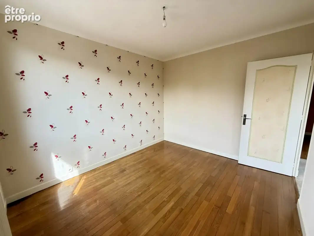 ROUSSILLON !! Maison 78 m2 habitables environ, 3 chambres, 693 m2 de terrain. - photo 6