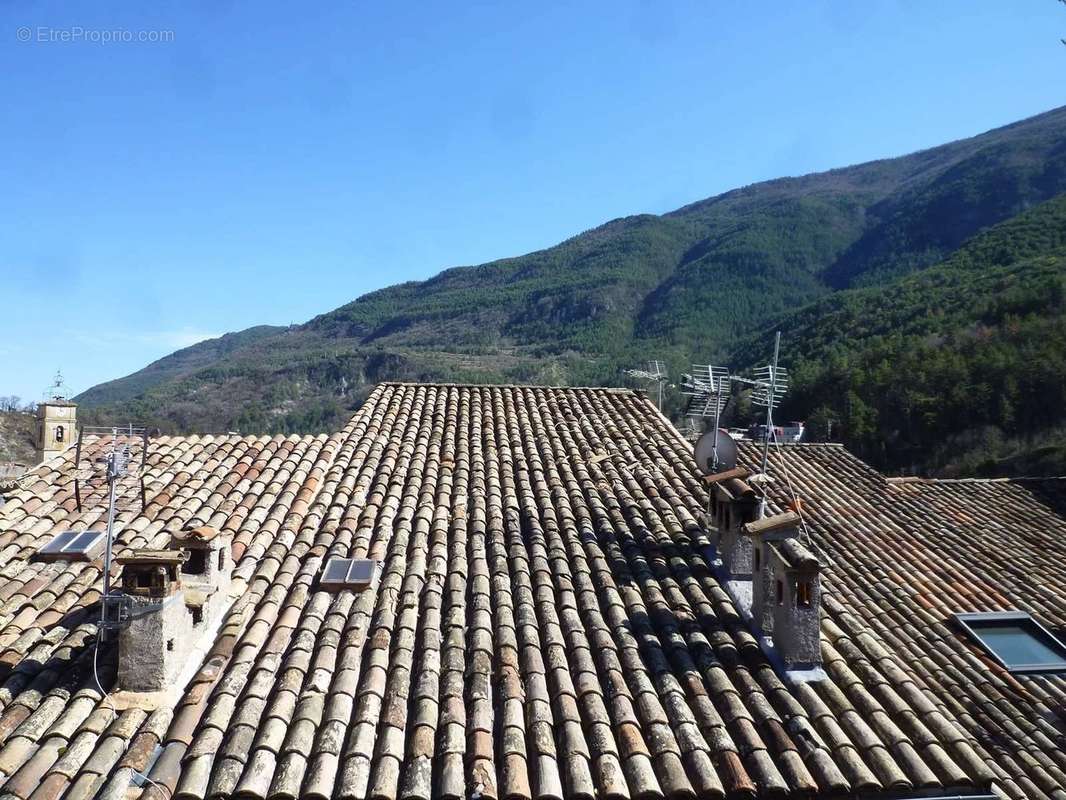 Appartement à PUGET-THENIERS