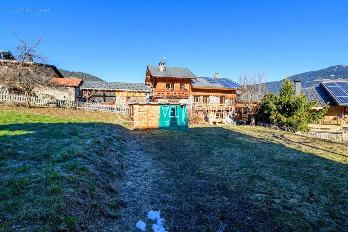 Maison à LES ALLUES