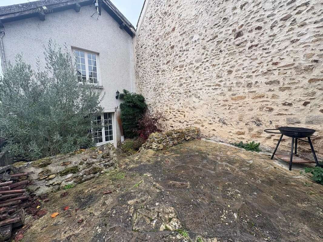 Maison de village avec une cour - photo 8