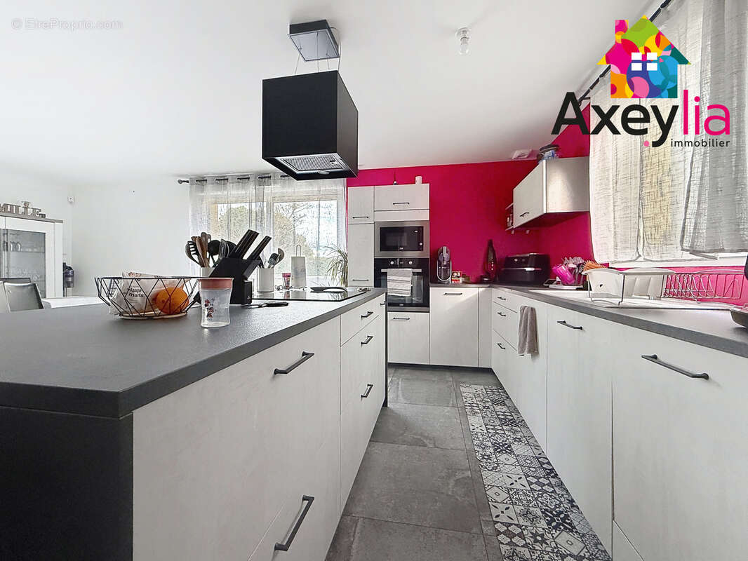 A vendre - noailly - maison de plain-pied et de 2020 avec cinq chambres, garage et terrain - photo 5