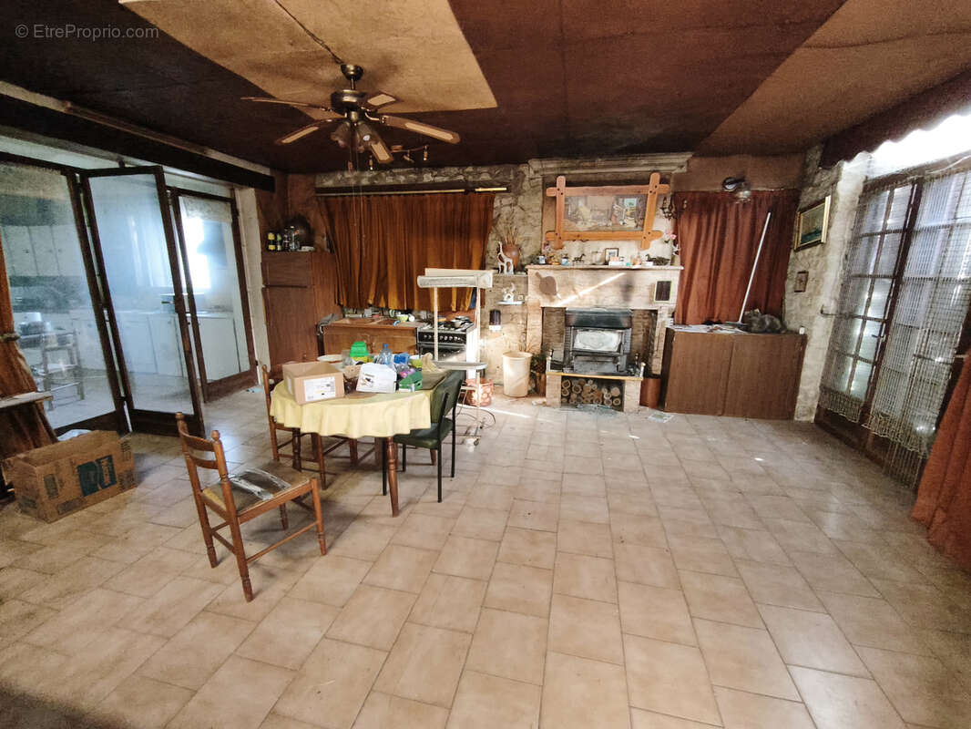 Maison à SAINT-GENIS-D&#039;HIERSAC