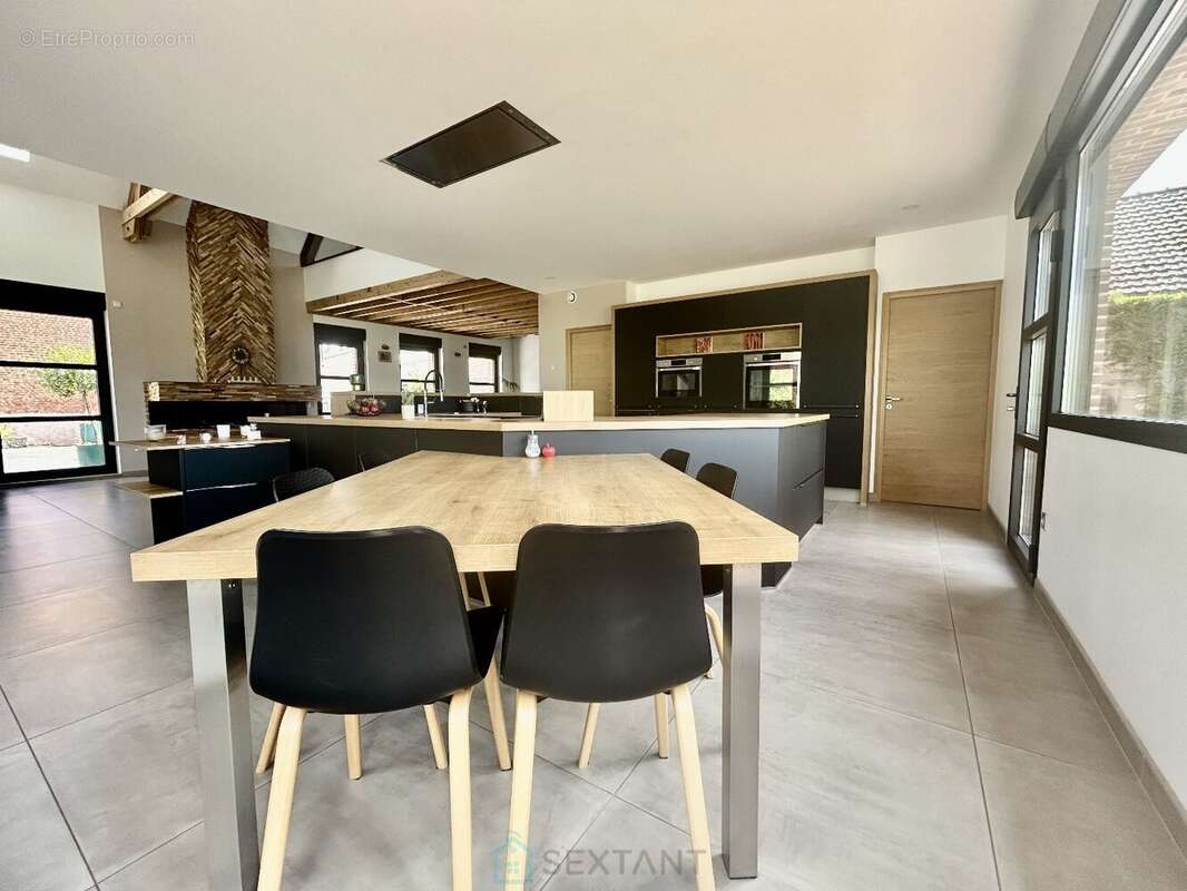 Magnifique Corps de ferme rénové avec prestations de qualité. - photo 8