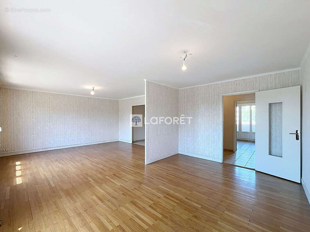 Appartement à LA TOUR-DU-PIN