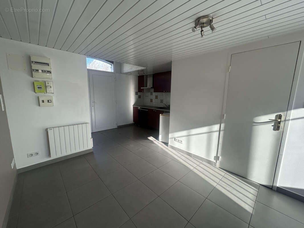 Appartement à MONTAIGNAC-SAINT-HIPPOLYTE
