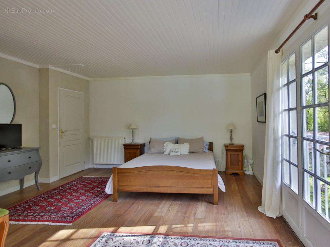 Maison à VIC-FEZENSAC