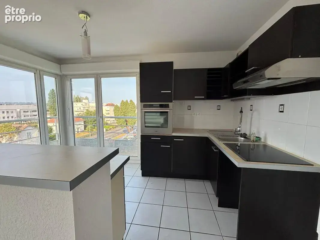 Pau: Appartement d'exception à vendre en dernier étage— Vue panoramique Pyrénées, terrasse 20 m² et piscine dans la résidence - photo 9