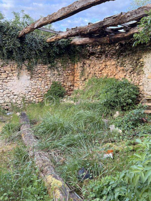 Maison à rénover avec dépendances - photo 10