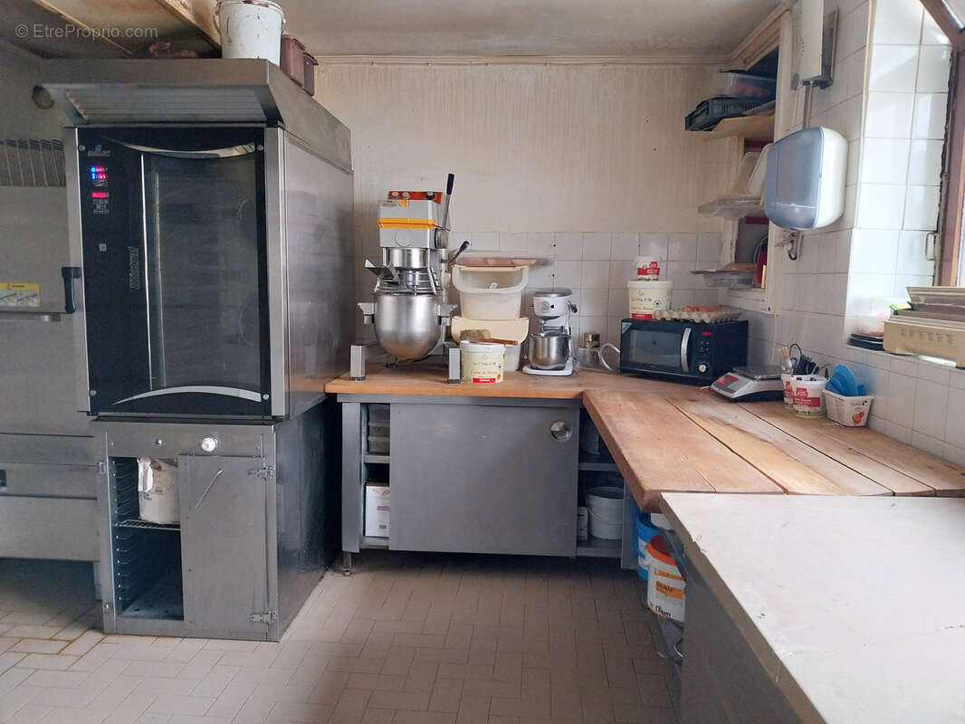 Commerce à JASSERON